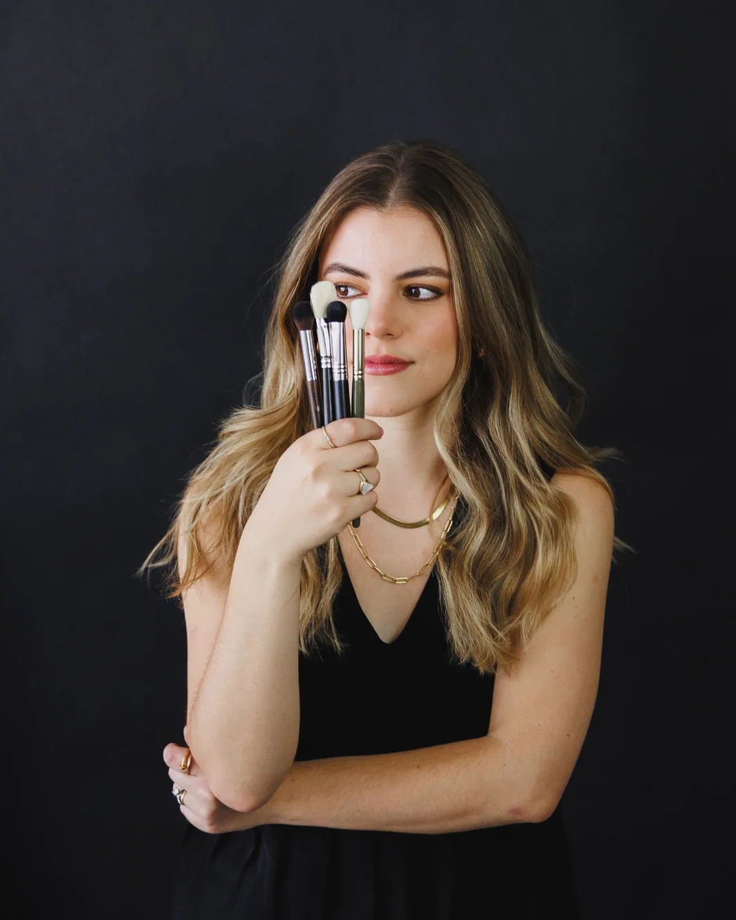 Lucy Muma mostrando su trabajo profesional de maquillaje nupcial