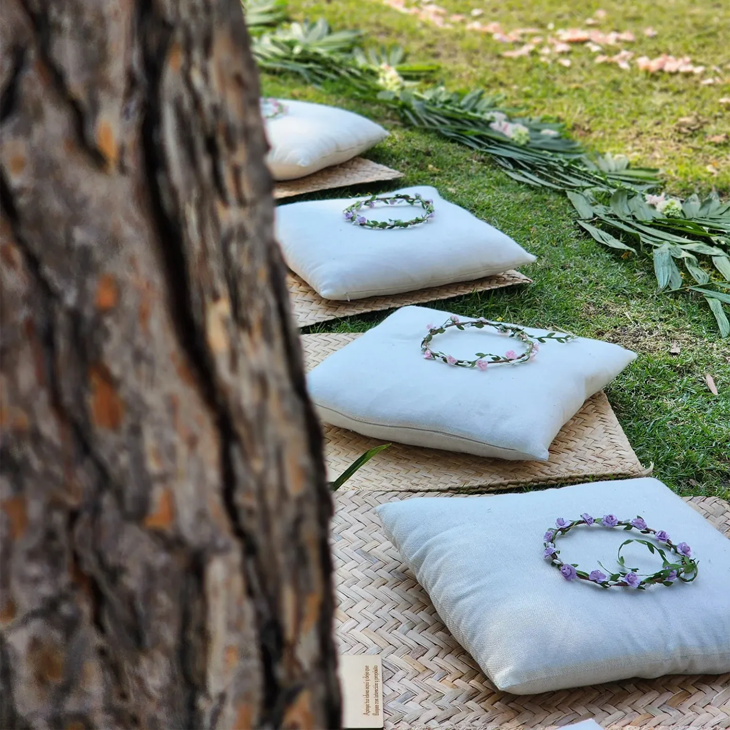 Espacio de meditación con cojines ceremoniales