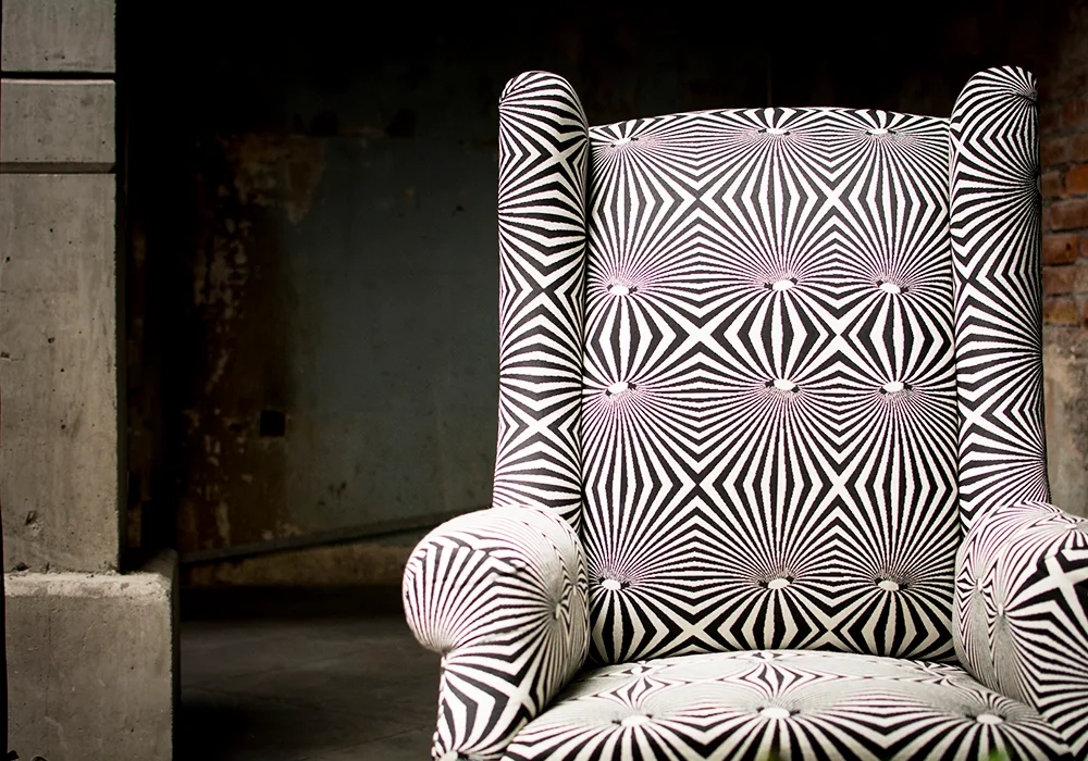 Sillón tapizado de acento de la colección Local Trendy