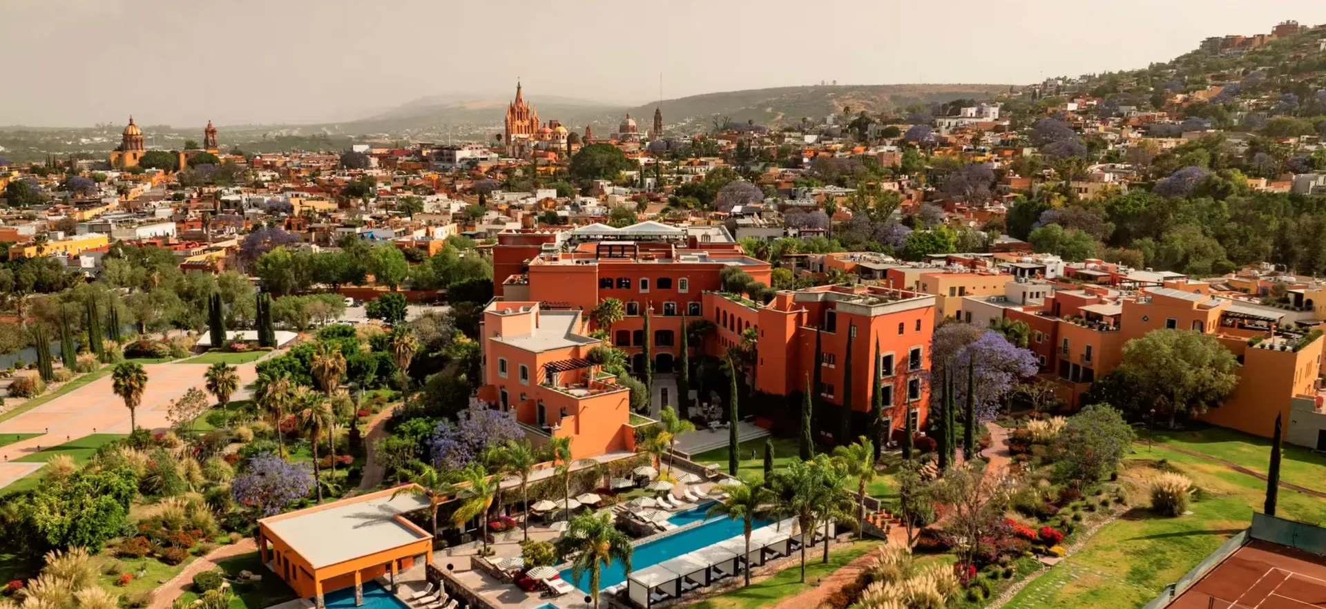 Vista aérea de Rosewood San Miguel de Allende y del perfil del centro histórico